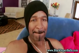 يحصل تحطيم الغنائم الصغيرة 5 بوصة من قبل الديك.