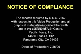 نيك سمينة في المسبح