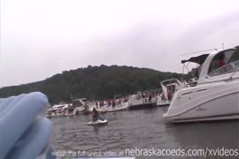 الام وبنتها في المطبخ