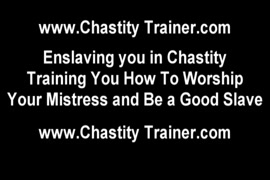 يجب أن يتم حبس قضيبك الصغير بإحكام في قفص شفاف شفاف حتى يعجب العالم بحجمه الضئيل.