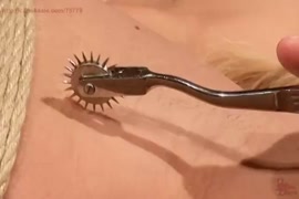 الفتيات الساخنة اللعينة مقيدة بالتأرجح المشاغب، يا إلهي