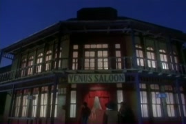 شب بيلعب بكس بنت ١٨