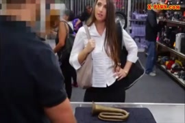 سكس وحده مغتصبه من 6 شباب