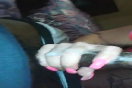 أخت جيانا هي قطعة ساخنة من الحمار تحب ممارسة الجنس طوال الليل.